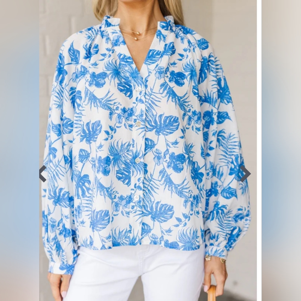 Flying Tomato Blue and White Tropical Floral Button-Front Blouse M. NWT